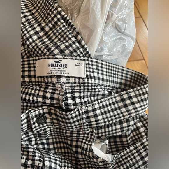 Hollister - Ultra High Rise Flare & Stretch Pants - Picture 2 of 7
